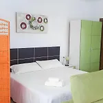 Casa Con Jardin Privado Y Zona De Barbacoa דירה *